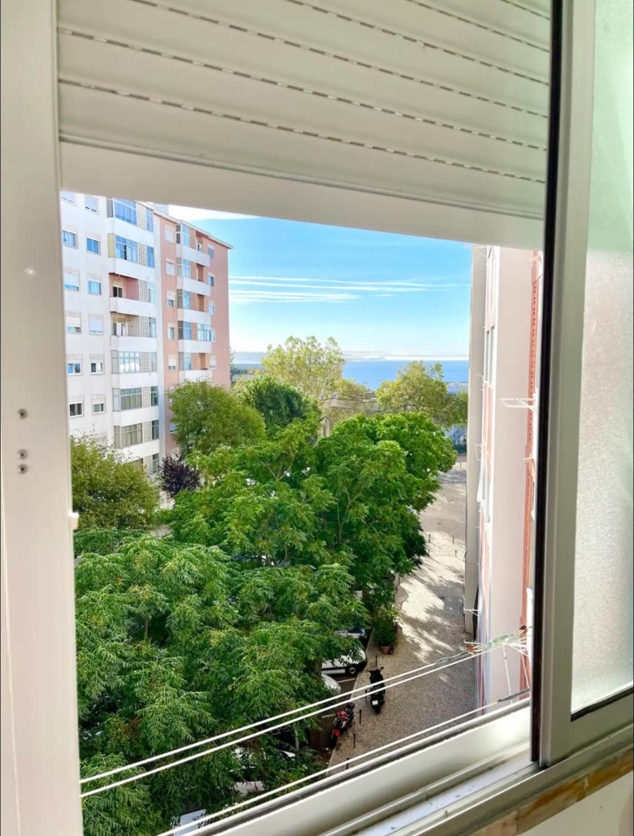 Sea View Apartment & 4 Minutes Walk To The Beach Paco de Arcos Exterior photo